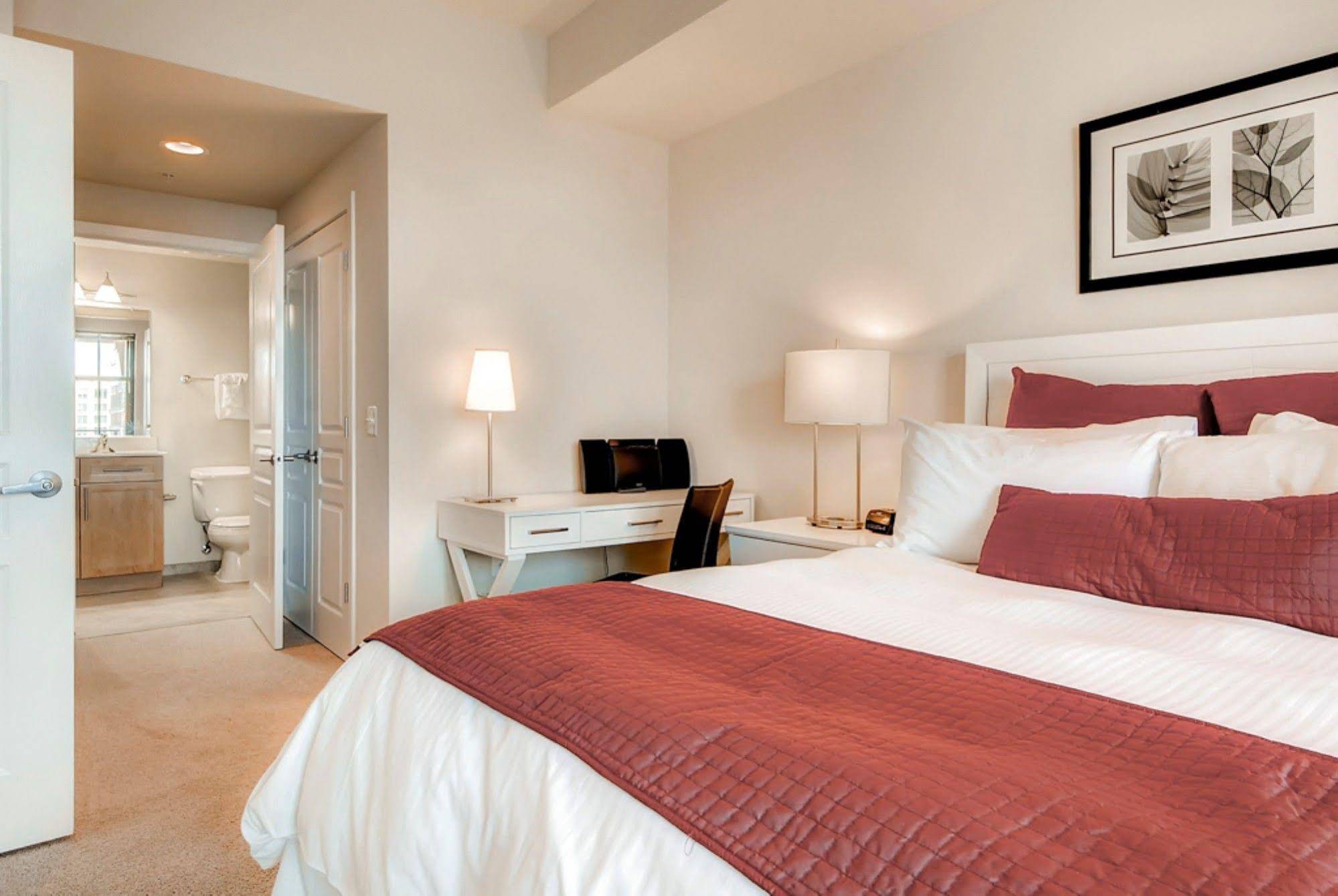 Global Luxury Suites at Town Center