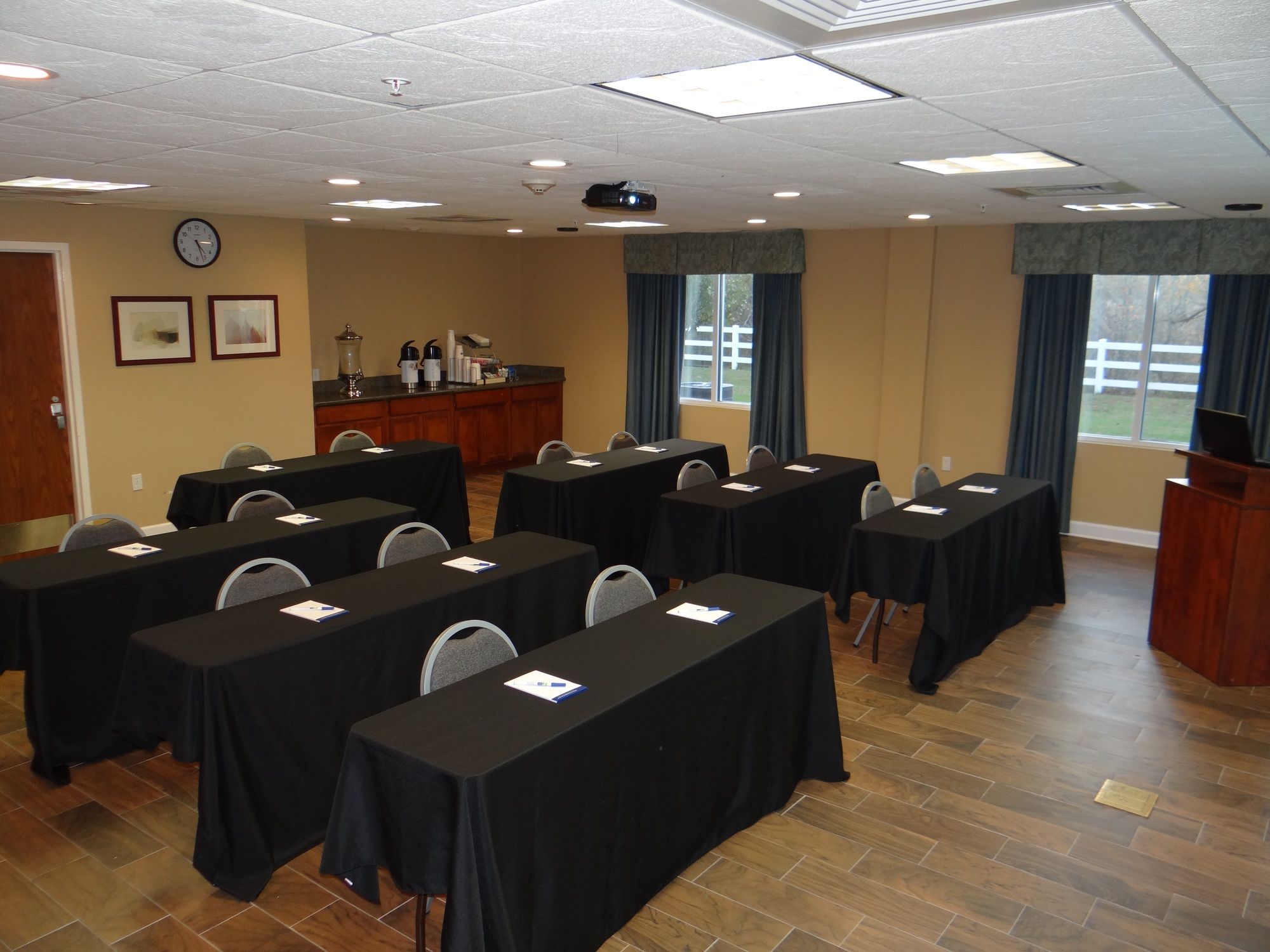 Holiday Inn Express Hotel & Suites Salisbury-Delmar