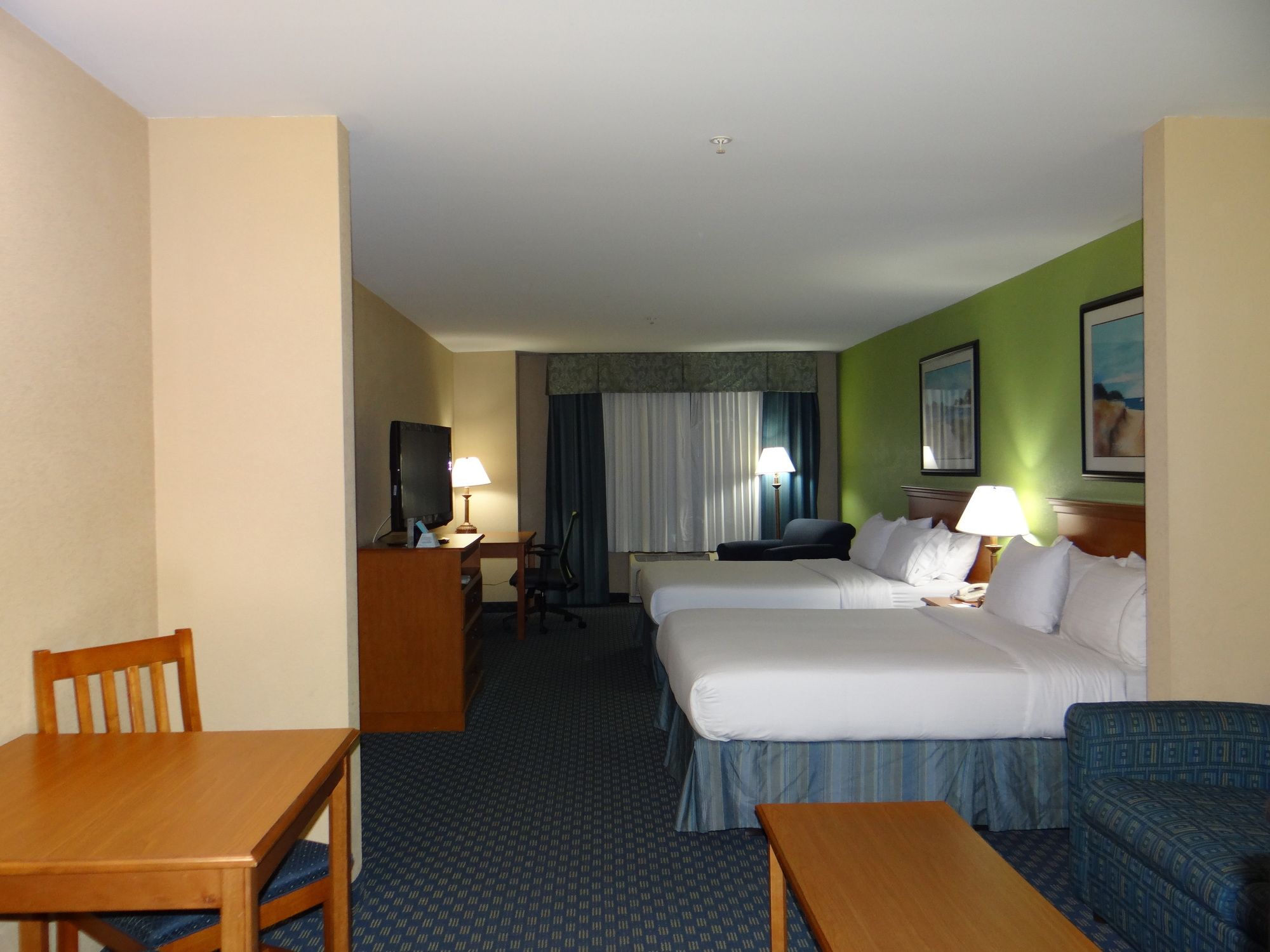 Holiday Inn Express Hotel & Suites Salisbury-Delmar