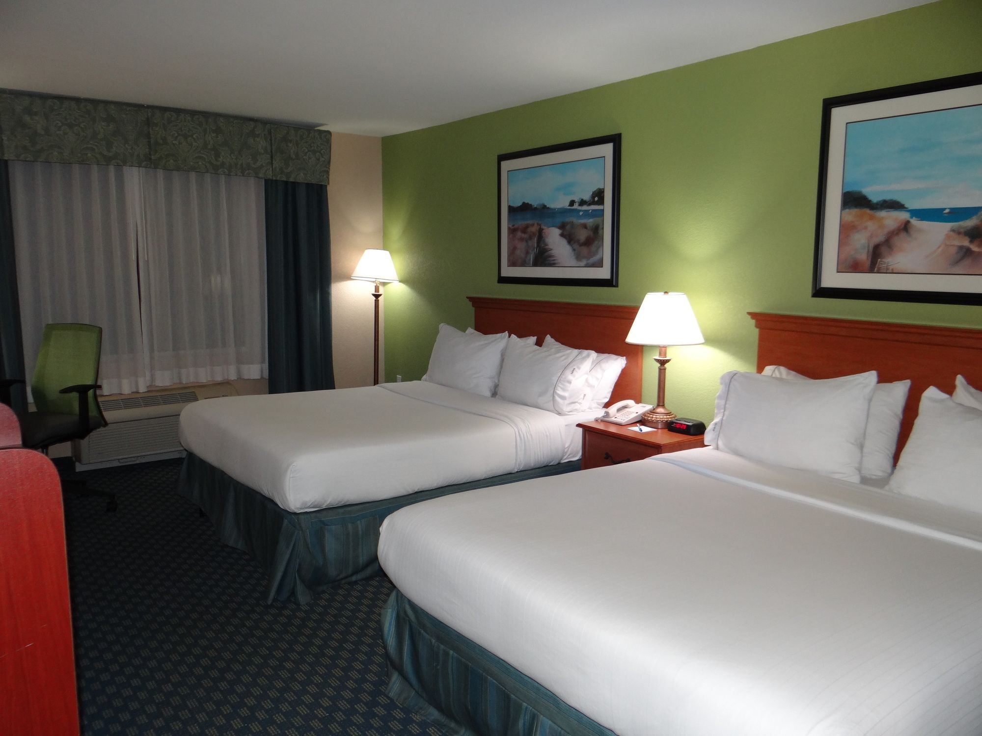 Holiday Inn Express Hotel & Suites Salisbury-Delmar