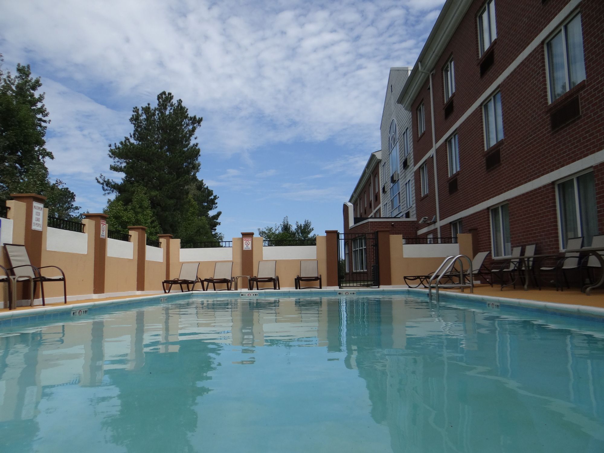 Holiday Inn Express Hotel & Suites Salisbury-Delmar
