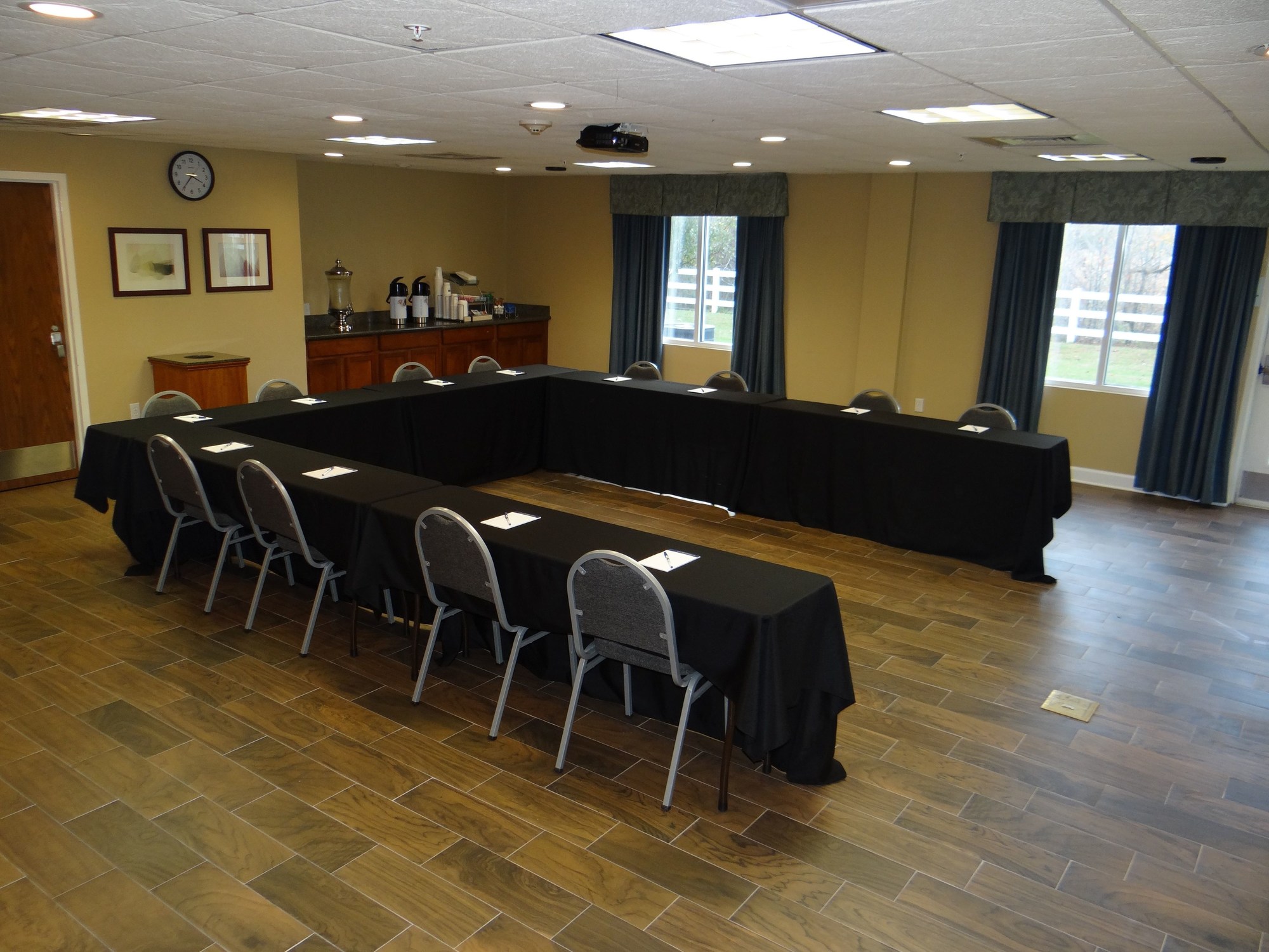 Holiday Inn Express Hotel & Suites Salisbury-Delmar