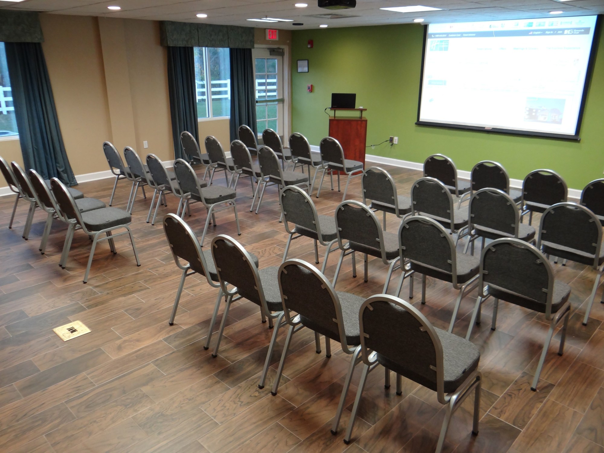 Holiday Inn Express Hotel & Suites Salisbury-Delmar