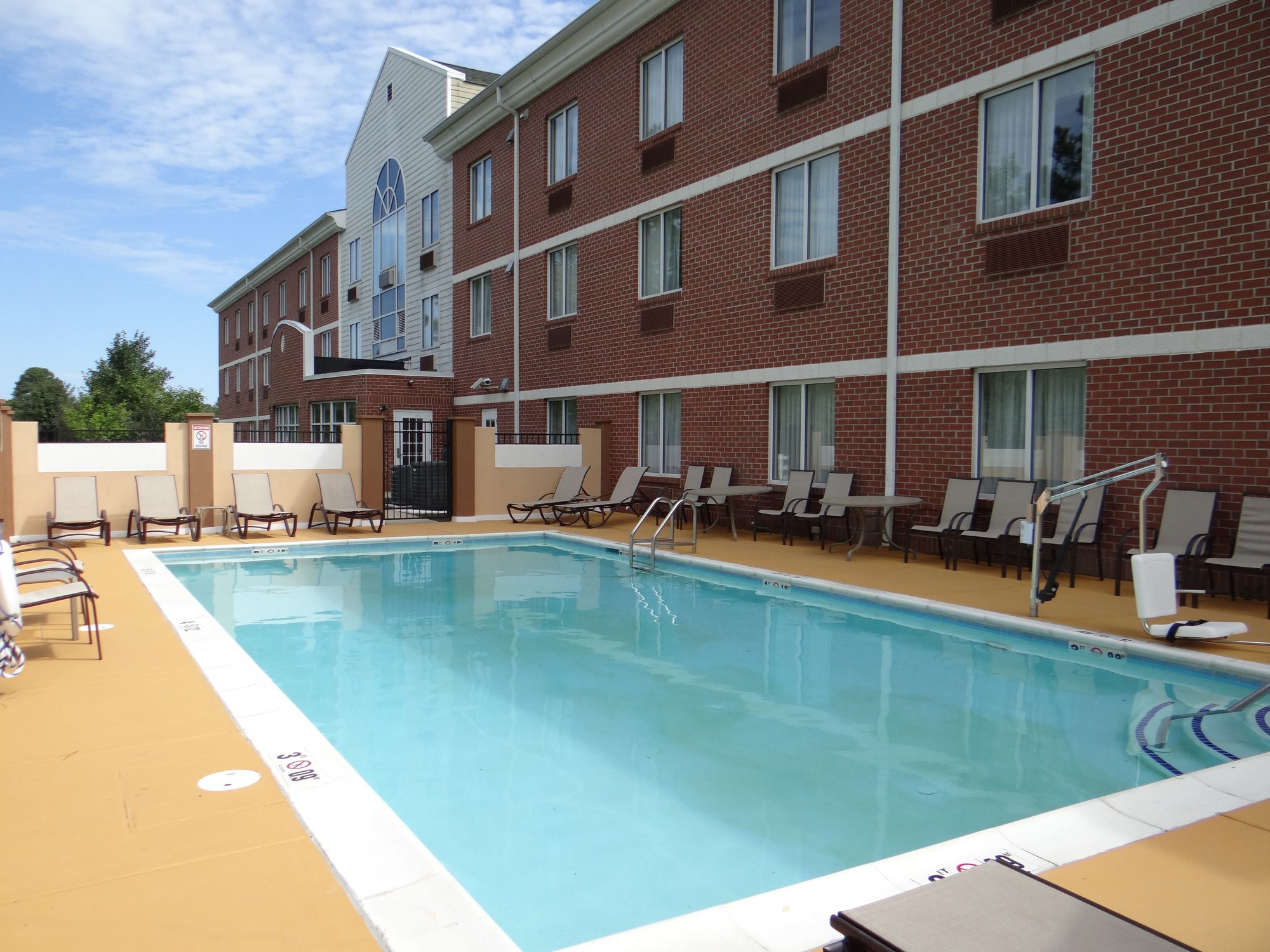 Holiday Inn Express Hotel & Suites Salisbury-Delmar