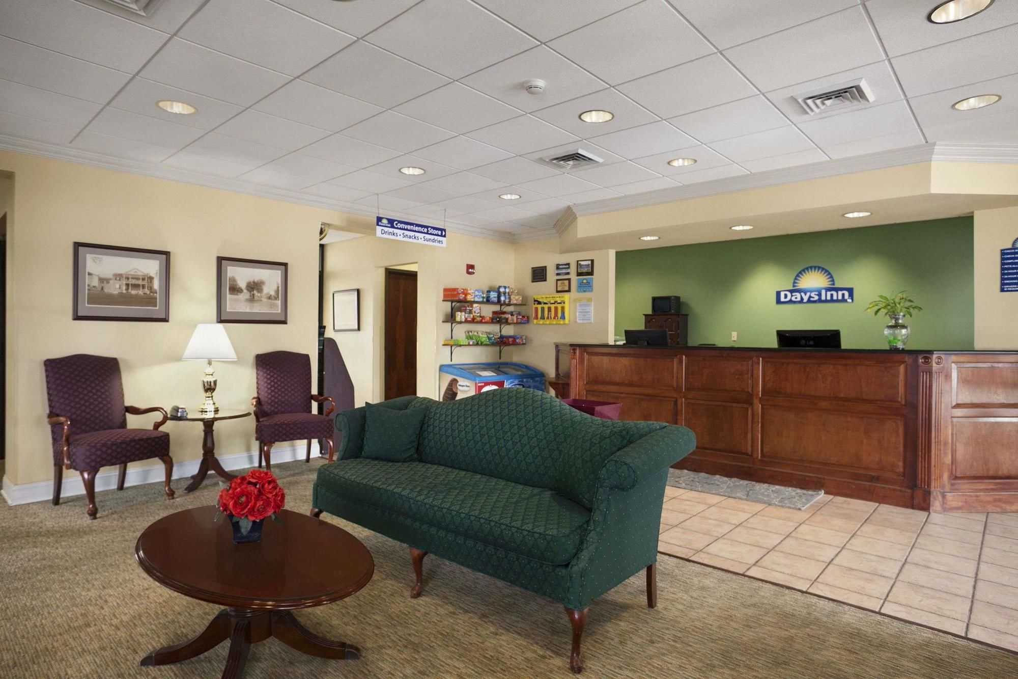 Days Inn by Wyndham Frederick