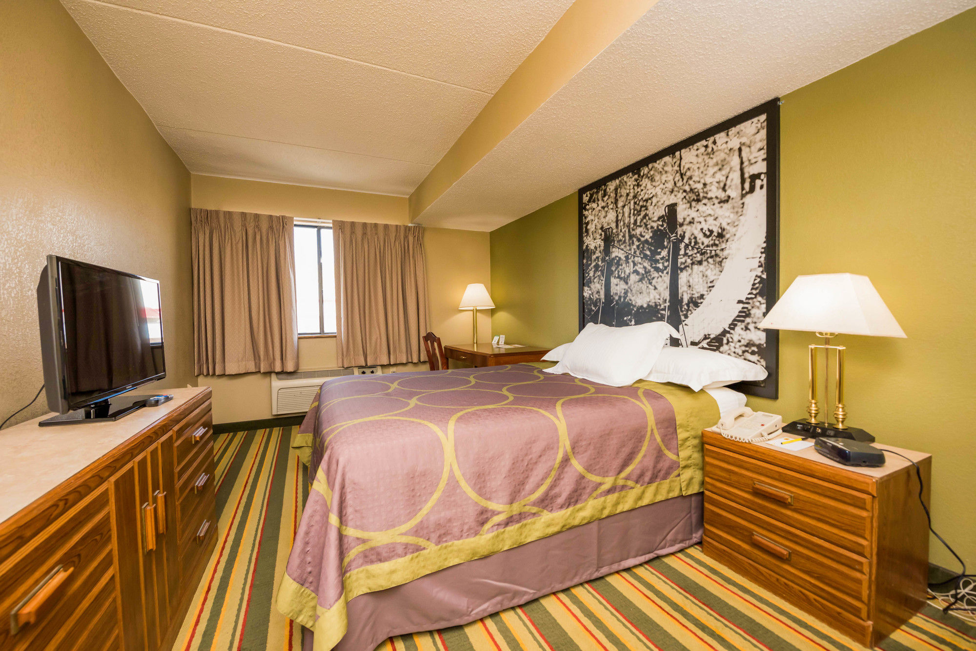 Super 8 by Wyndham Frederick