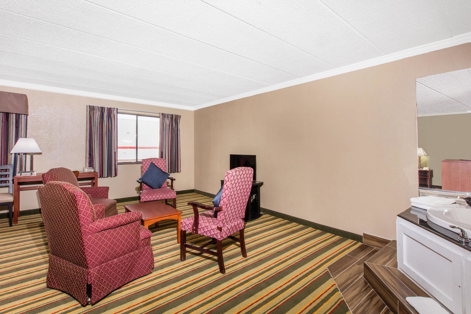 Super 8 by Wyndham Frederick