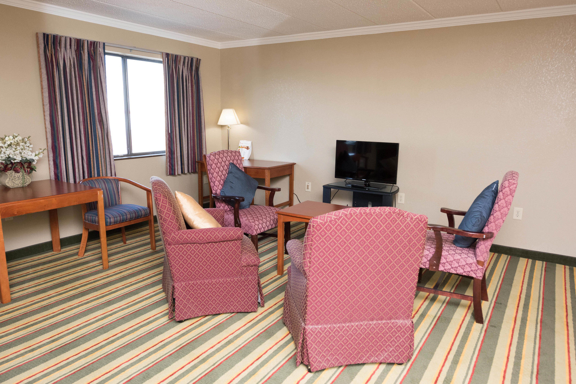 Super 8 by Wyndham Frederick