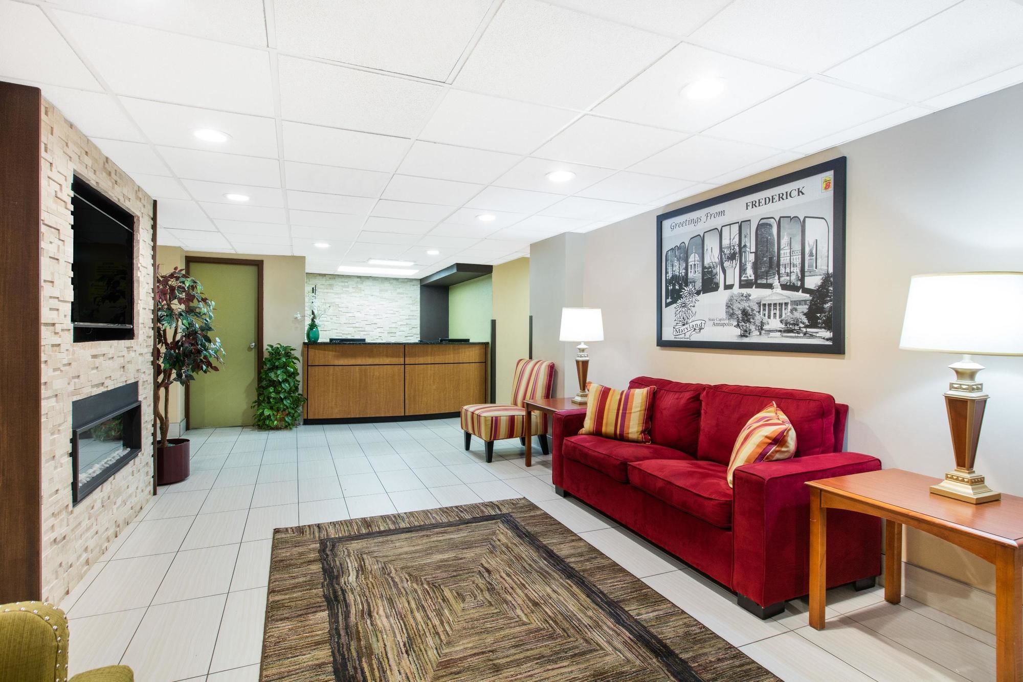 Super 8 by Wyndham Frederick