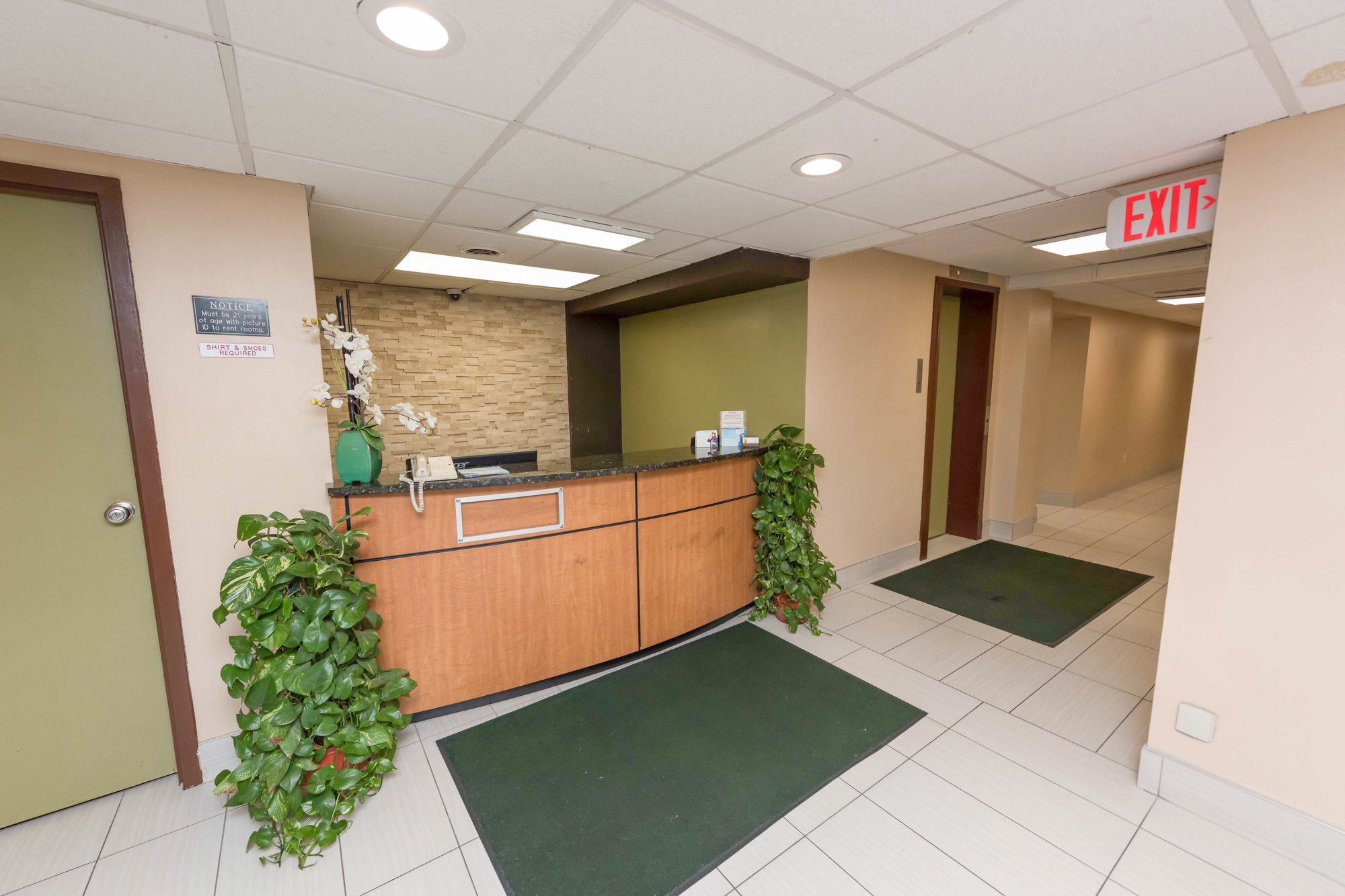 Super 8 by Wyndham Frederick