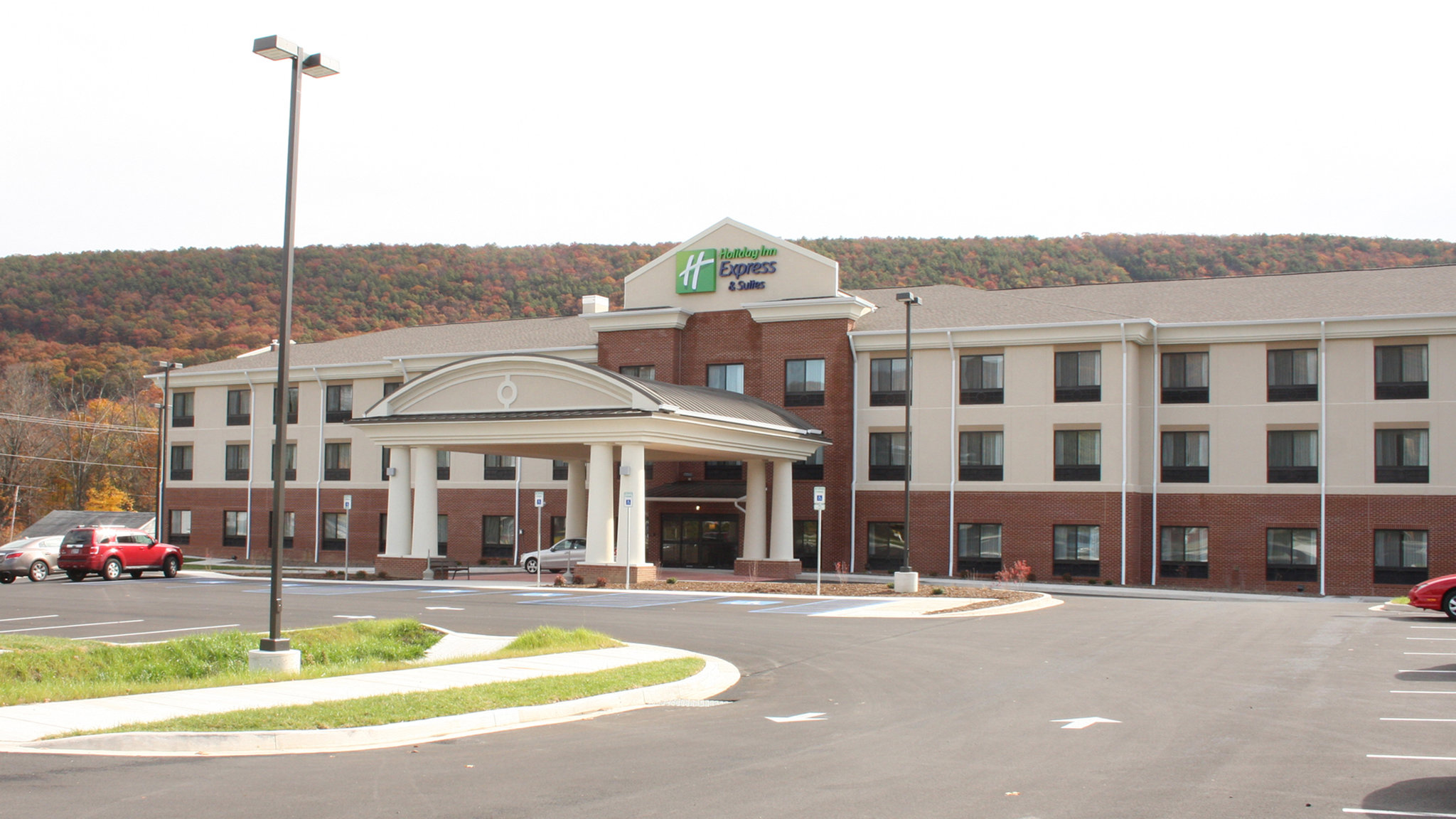 Holiday Inn Express & Suites La Vale Cumberland