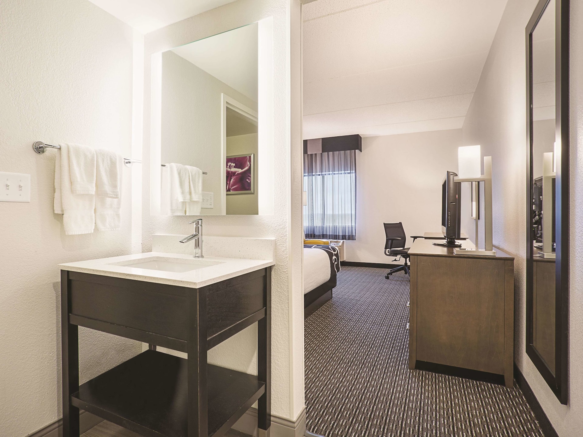 La Quinta Inn & Suites by Wyndham Baltimore BWI Airport