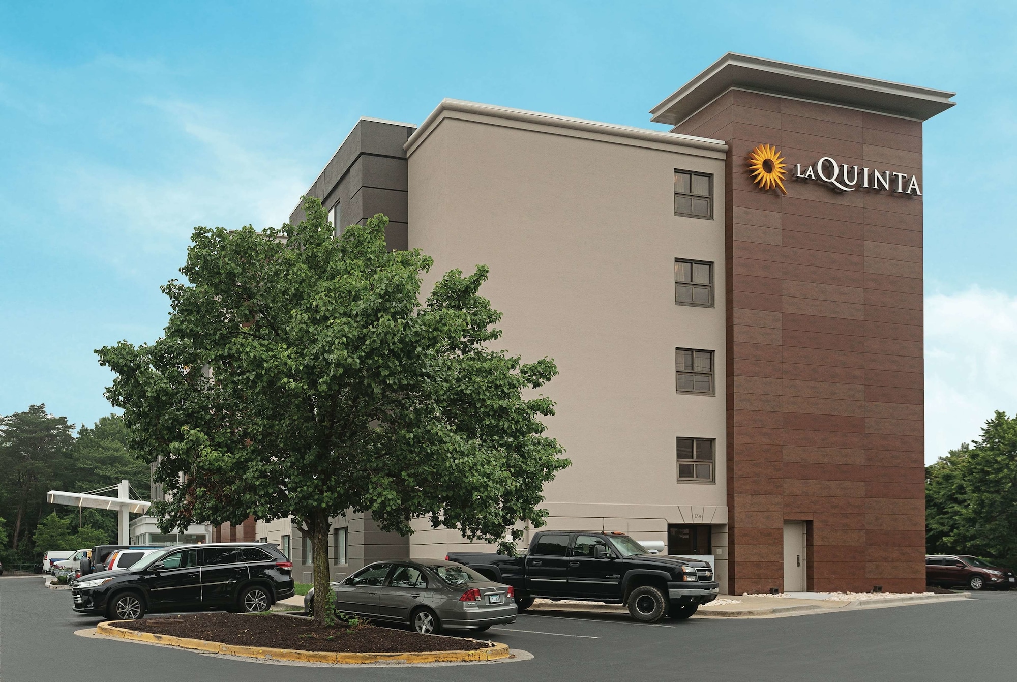 La Quinta Inn & Suites by Wyndham Baltimore BWI Airport