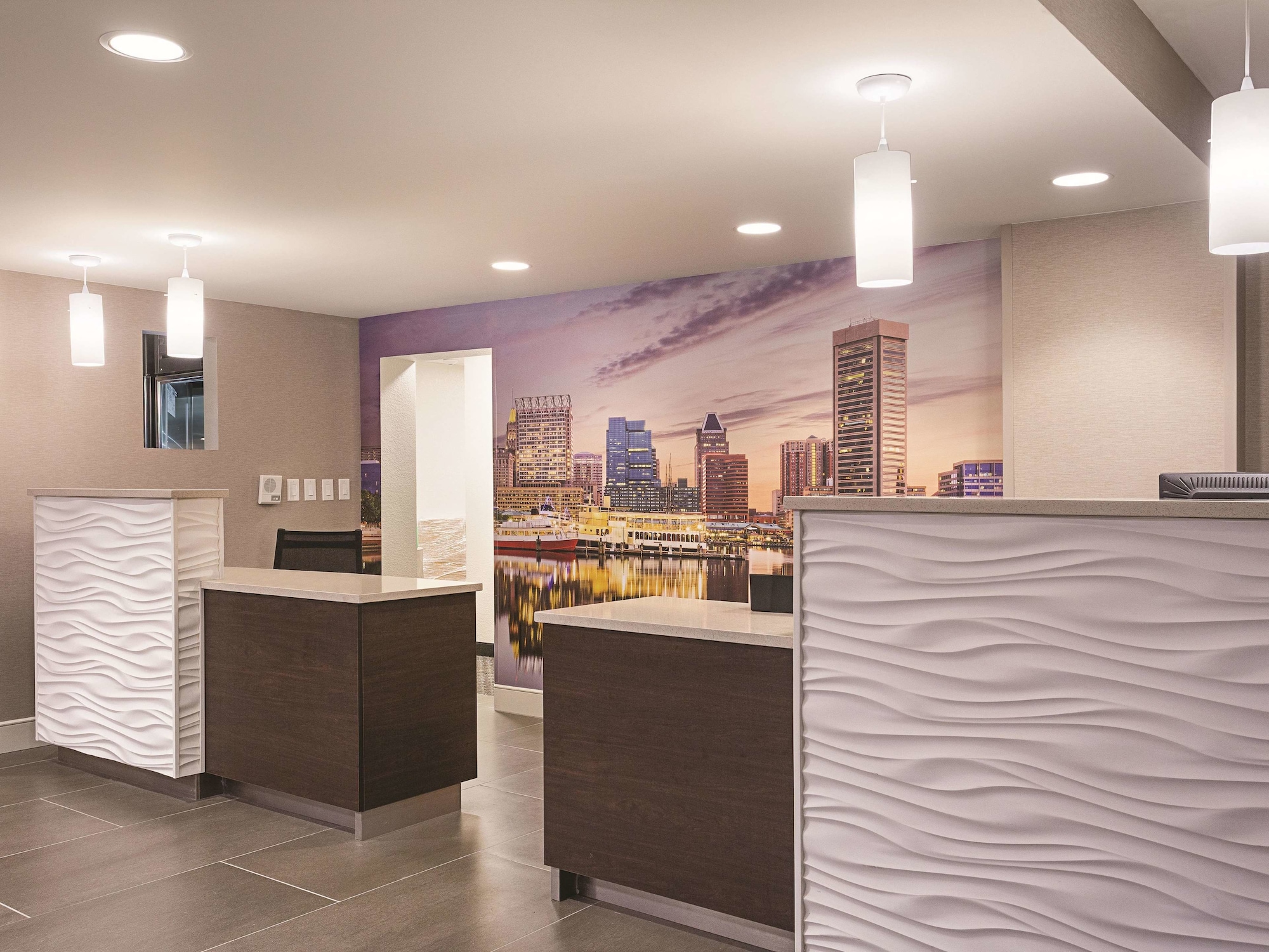 La Quinta Inn & Suites by Wyndham Baltimore BWI Airport