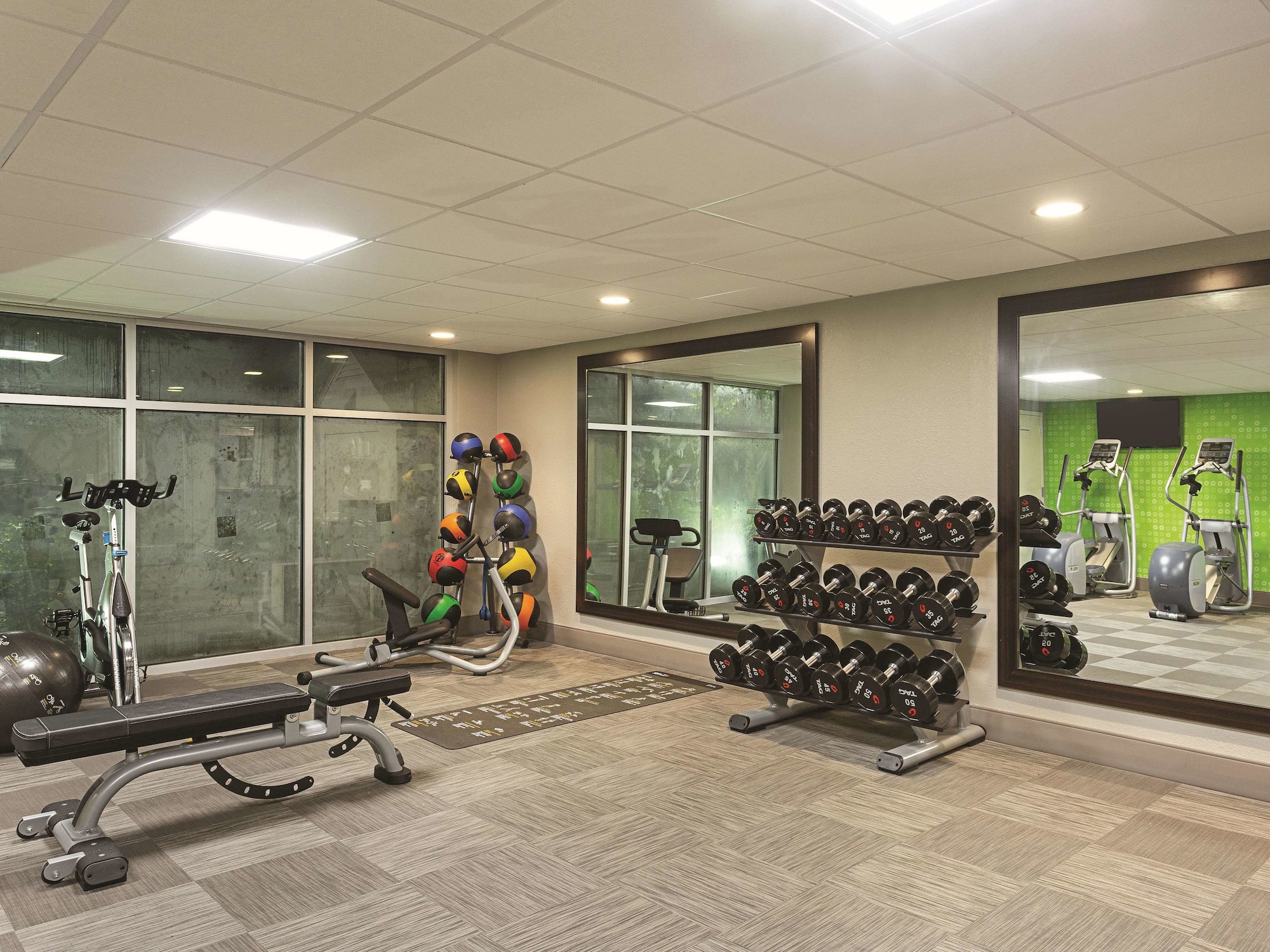 La Quinta Inn & Suites by Wyndham Baltimore BWI Airport