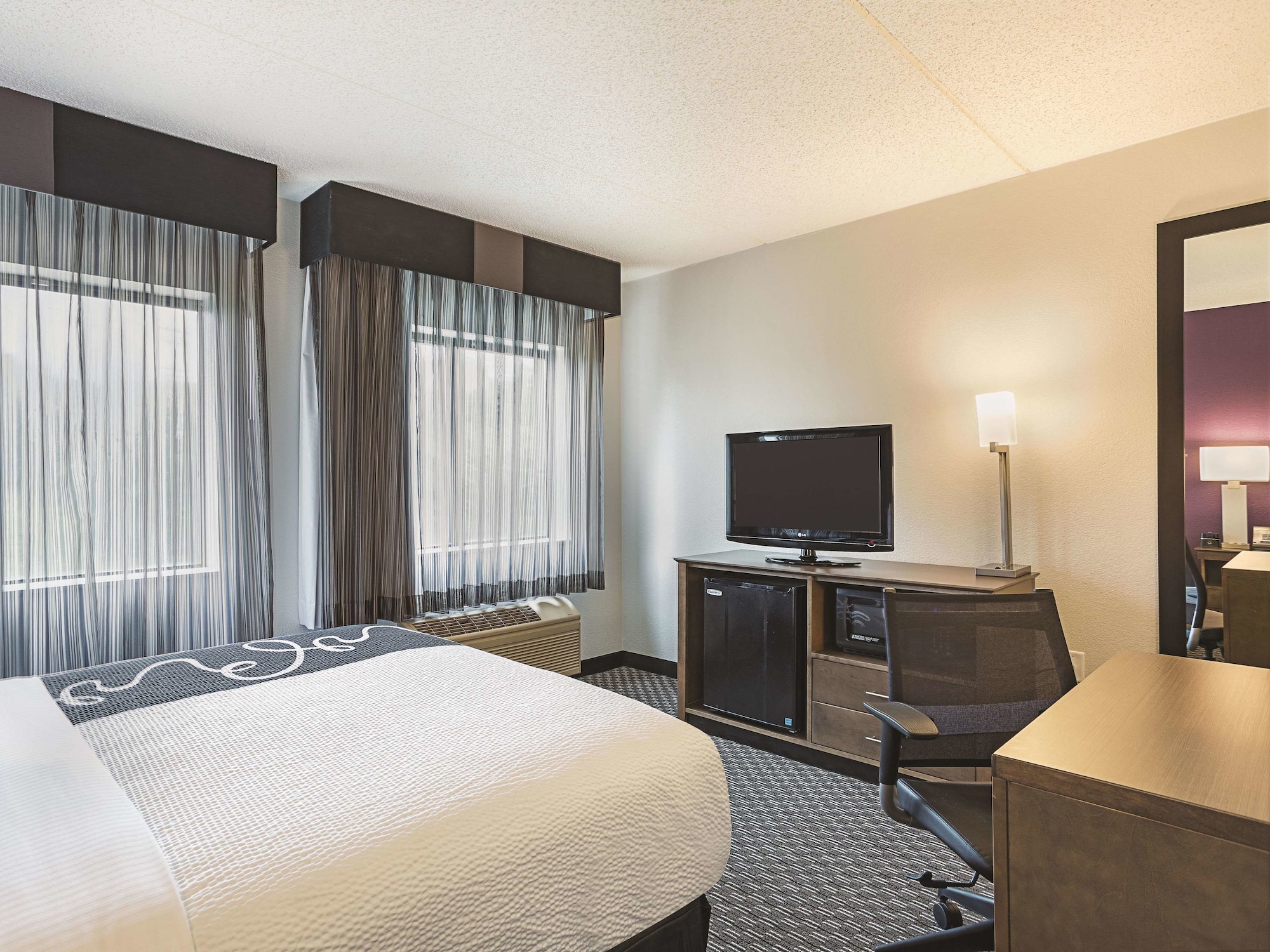 La Quinta Inn & Suites by Wyndham Baltimore BWI Airport