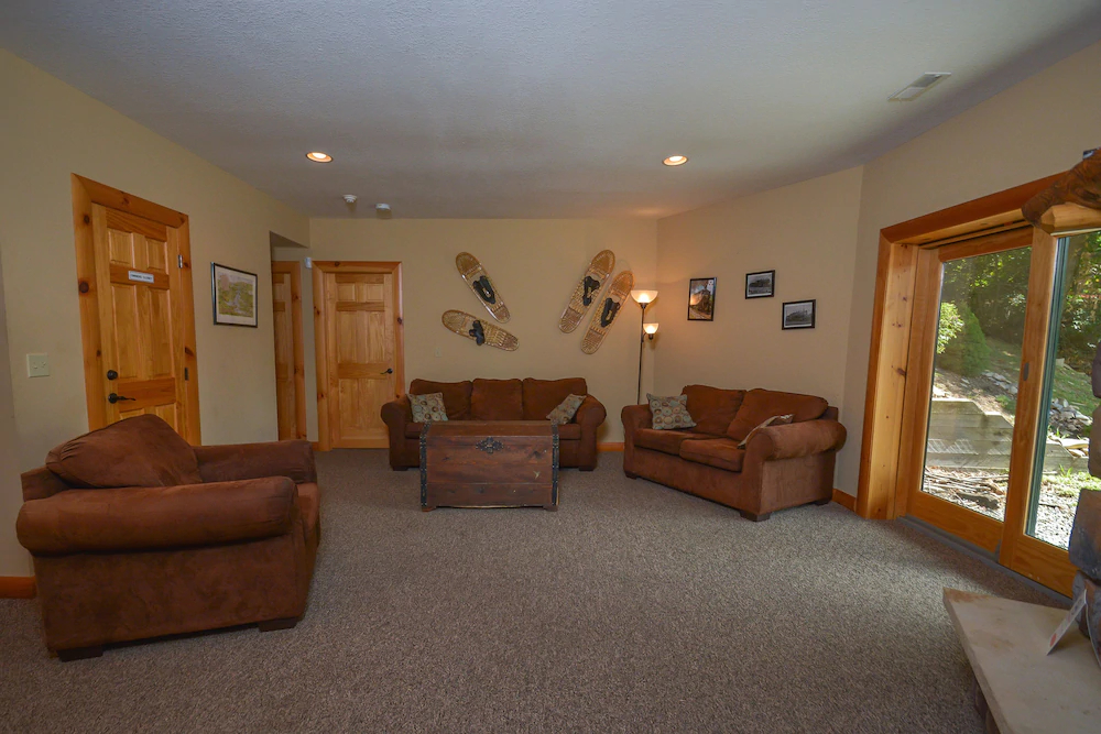 Cozy Bear Chalet House