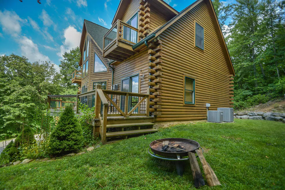 Cozy Bear Chalet House