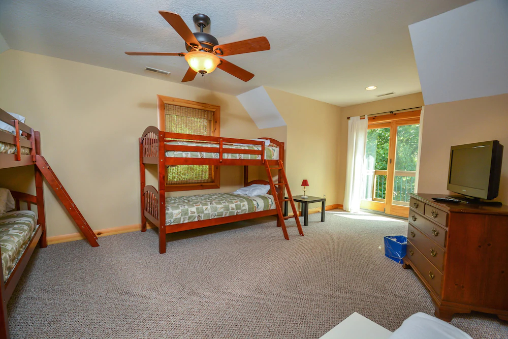 Cozy Bear Chalet House