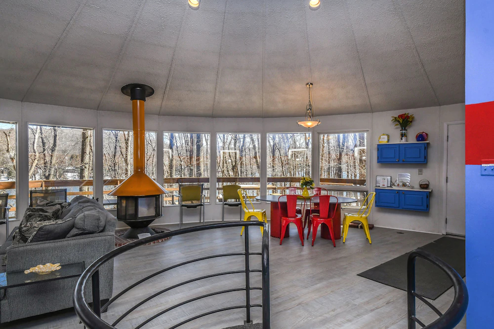 Retro Lake Landing House