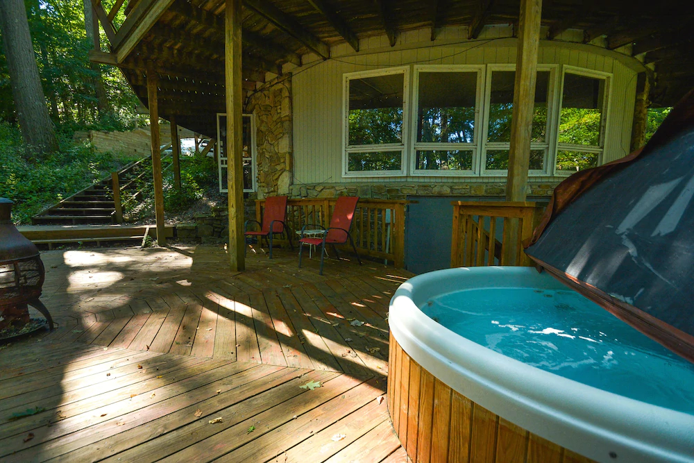 Retro Lake Landing House