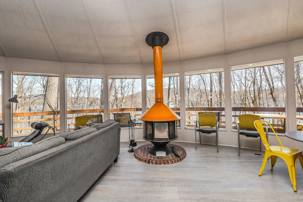 Retro Lake Landing House