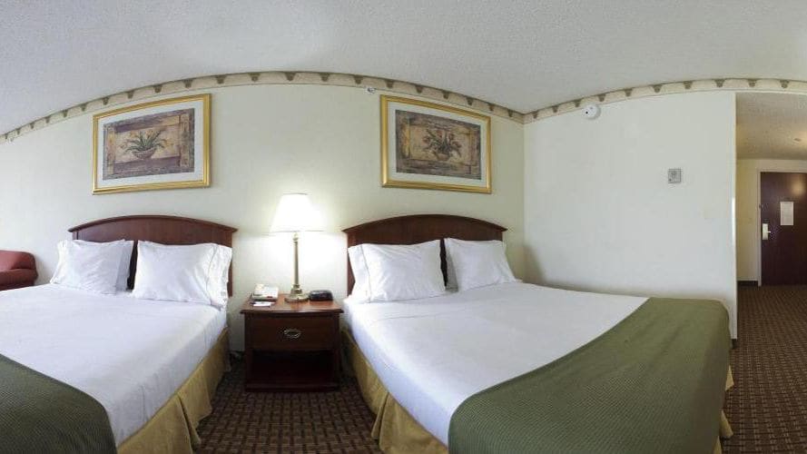 Holiday Inn Express & Suites Northeast