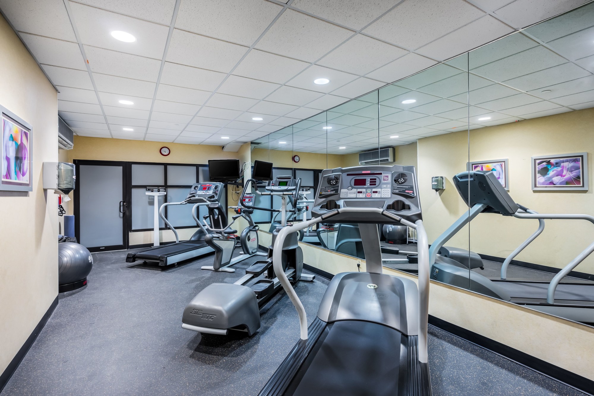 Holiday Inn Express & Suites Northeast