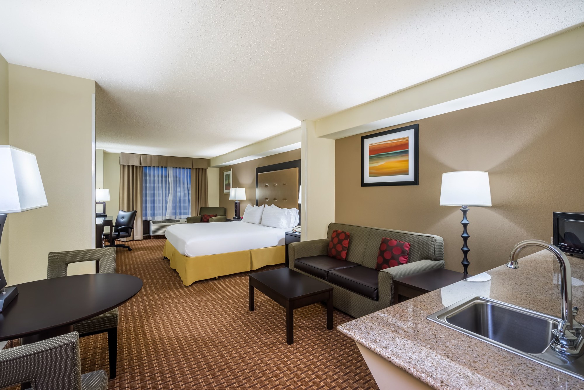 Holiday Inn Express & Suites Northeast
