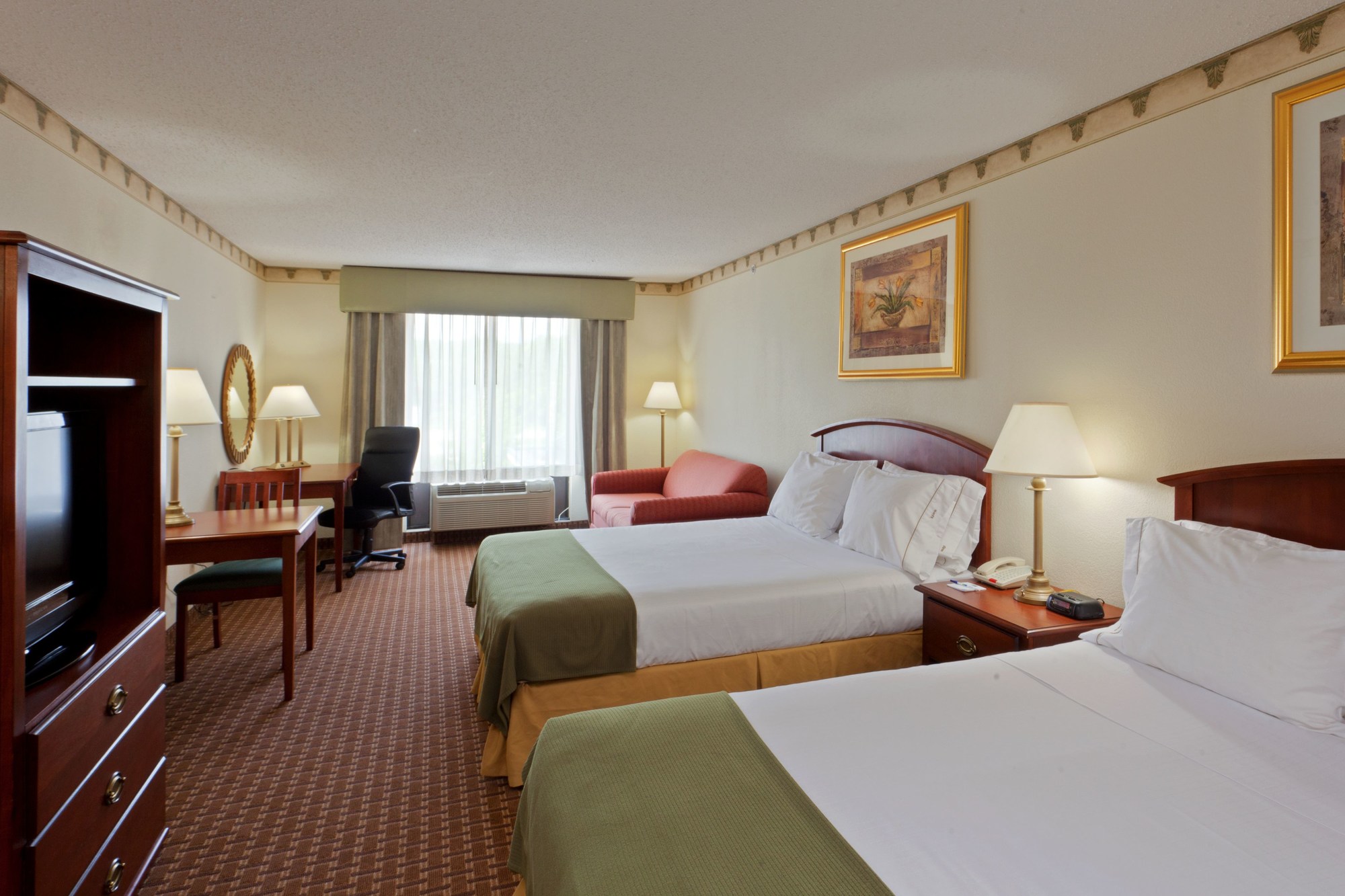 Holiday Inn Express & Suites Northeast