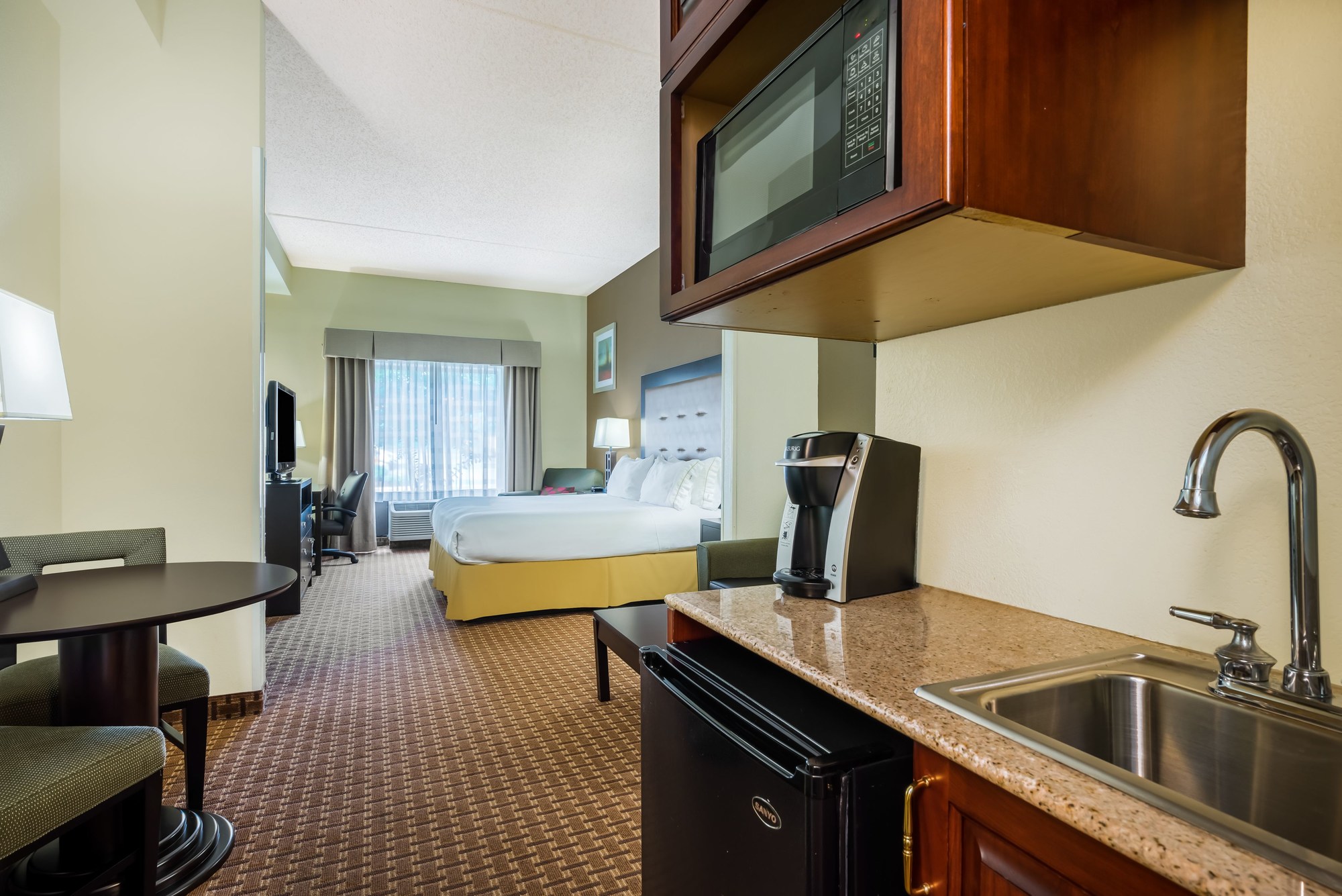 Holiday Inn Express & Suites Northeast