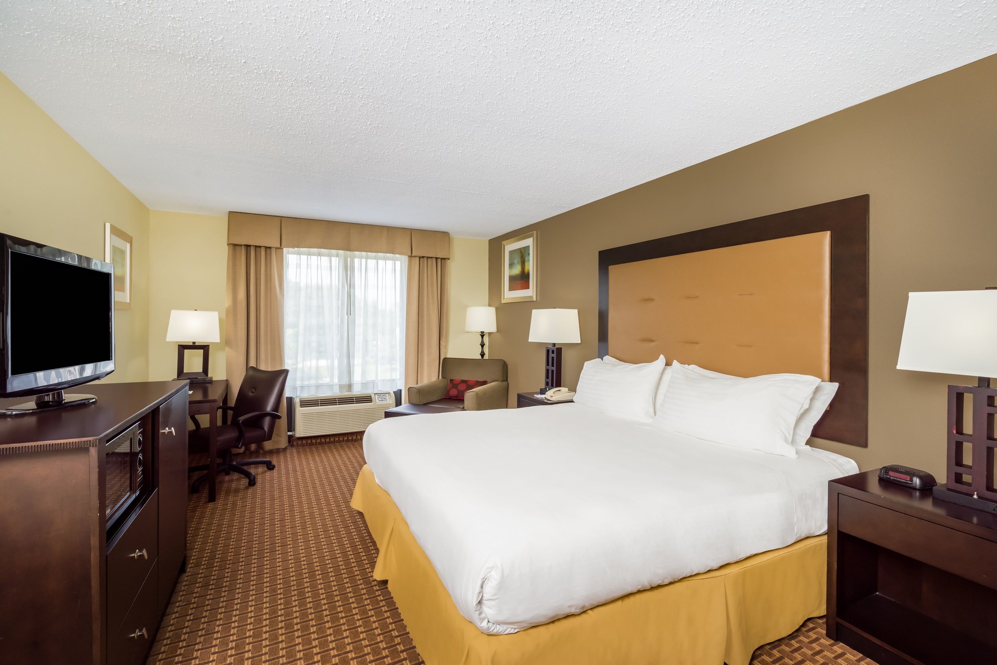 Holiday Inn Express & Suites Northeast