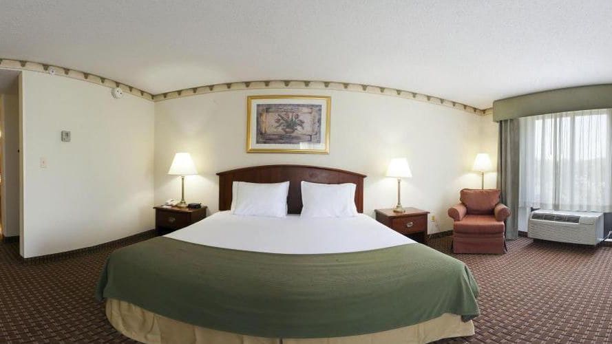 Holiday Inn Express & Suites Northeast