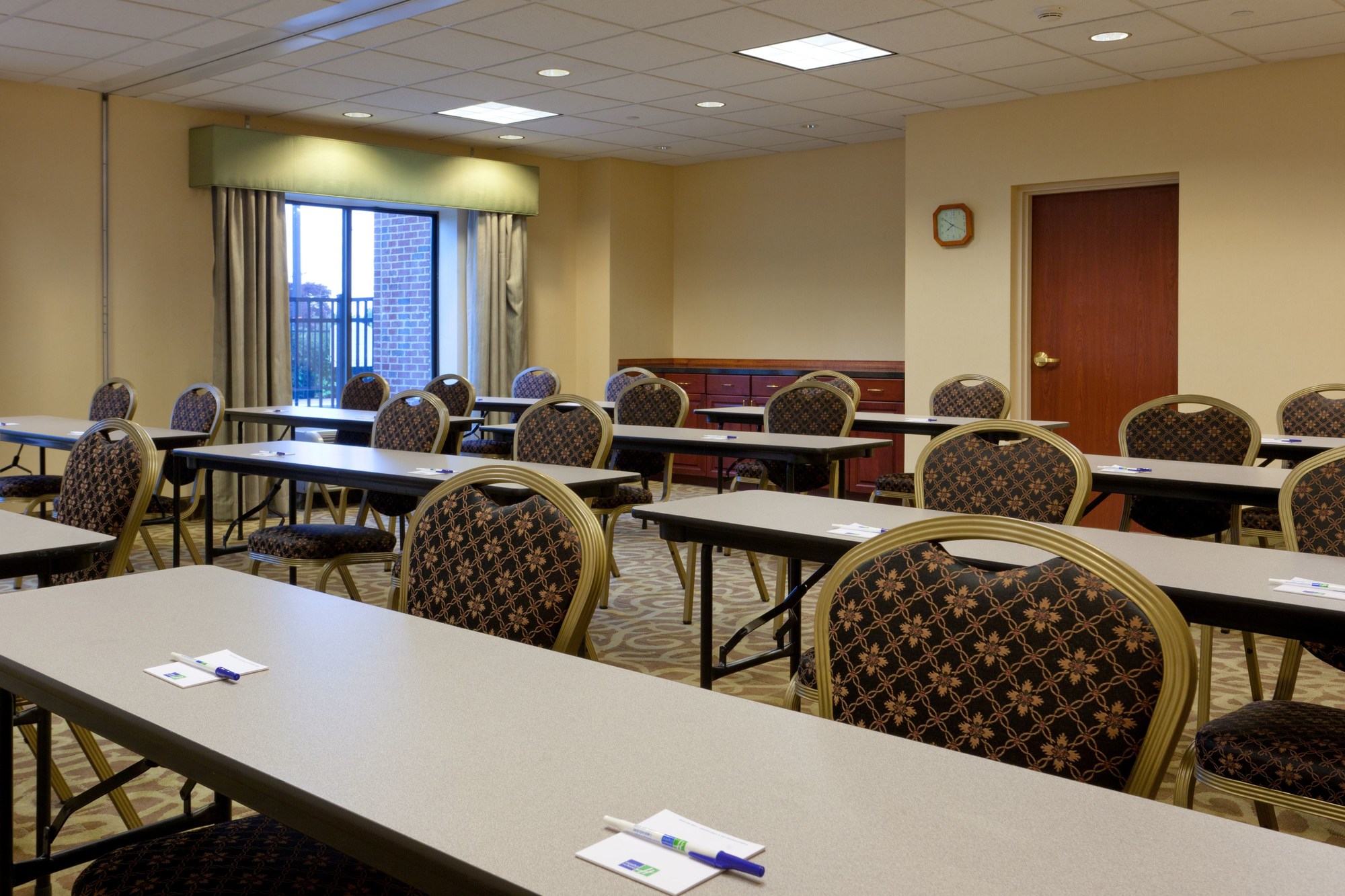 Holiday Inn Express & Suites Northeast