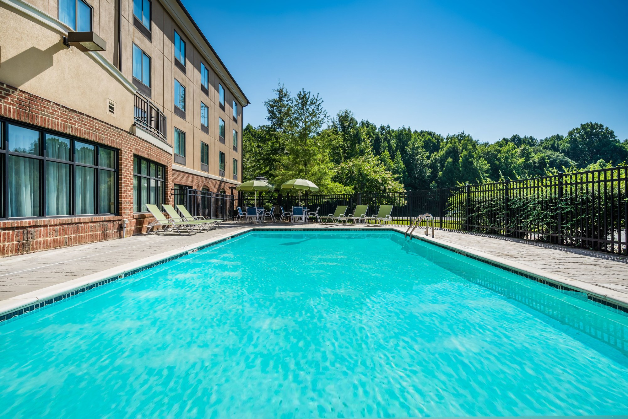 Holiday Inn Express & Suites Northeast