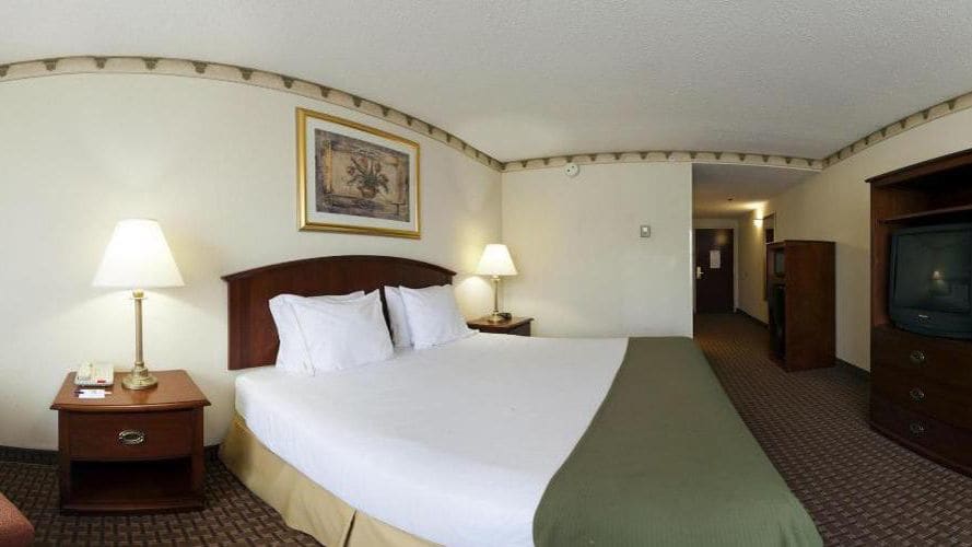Holiday Inn Express & Suites Northeast