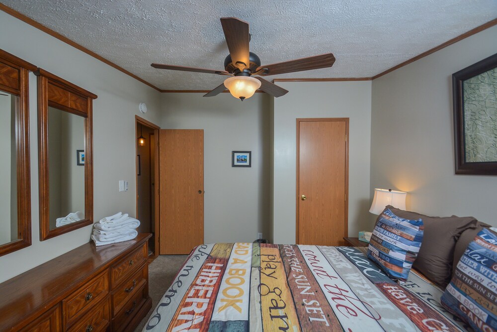 Knotty Pines Holiday Home