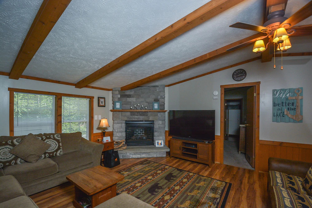 Knotty Pines Holiday Home