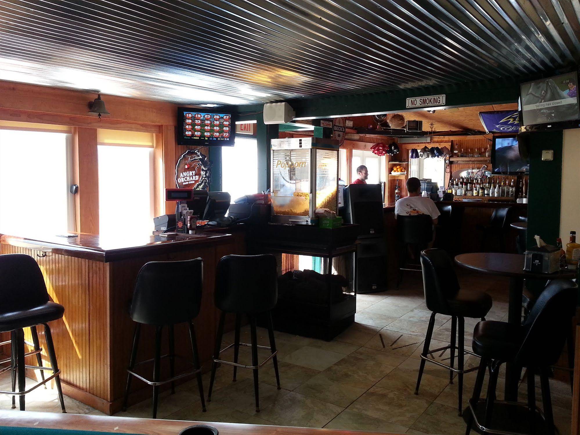 Lowes Wharf Marina Inn