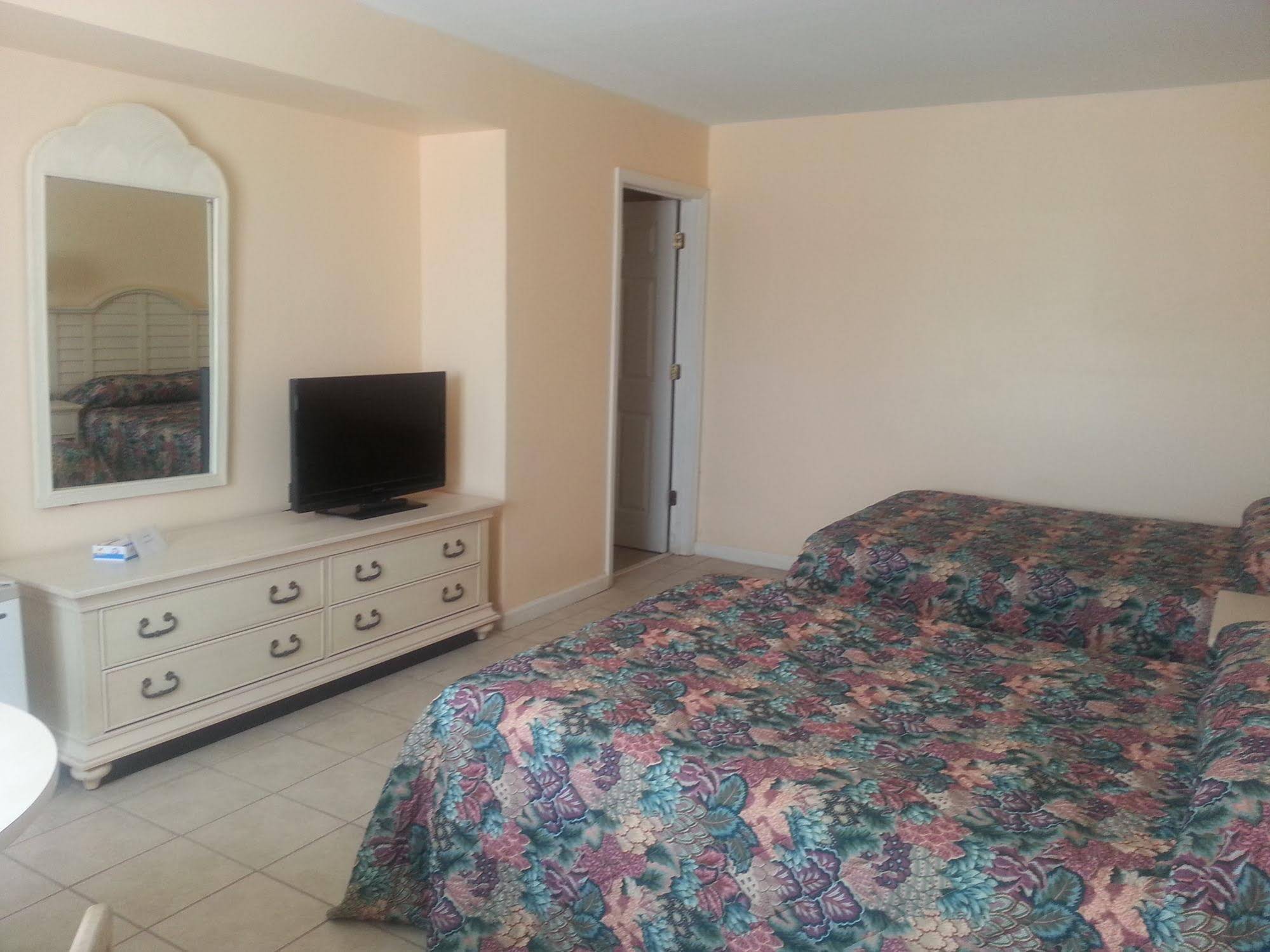 Lowes Wharf Marina Inn