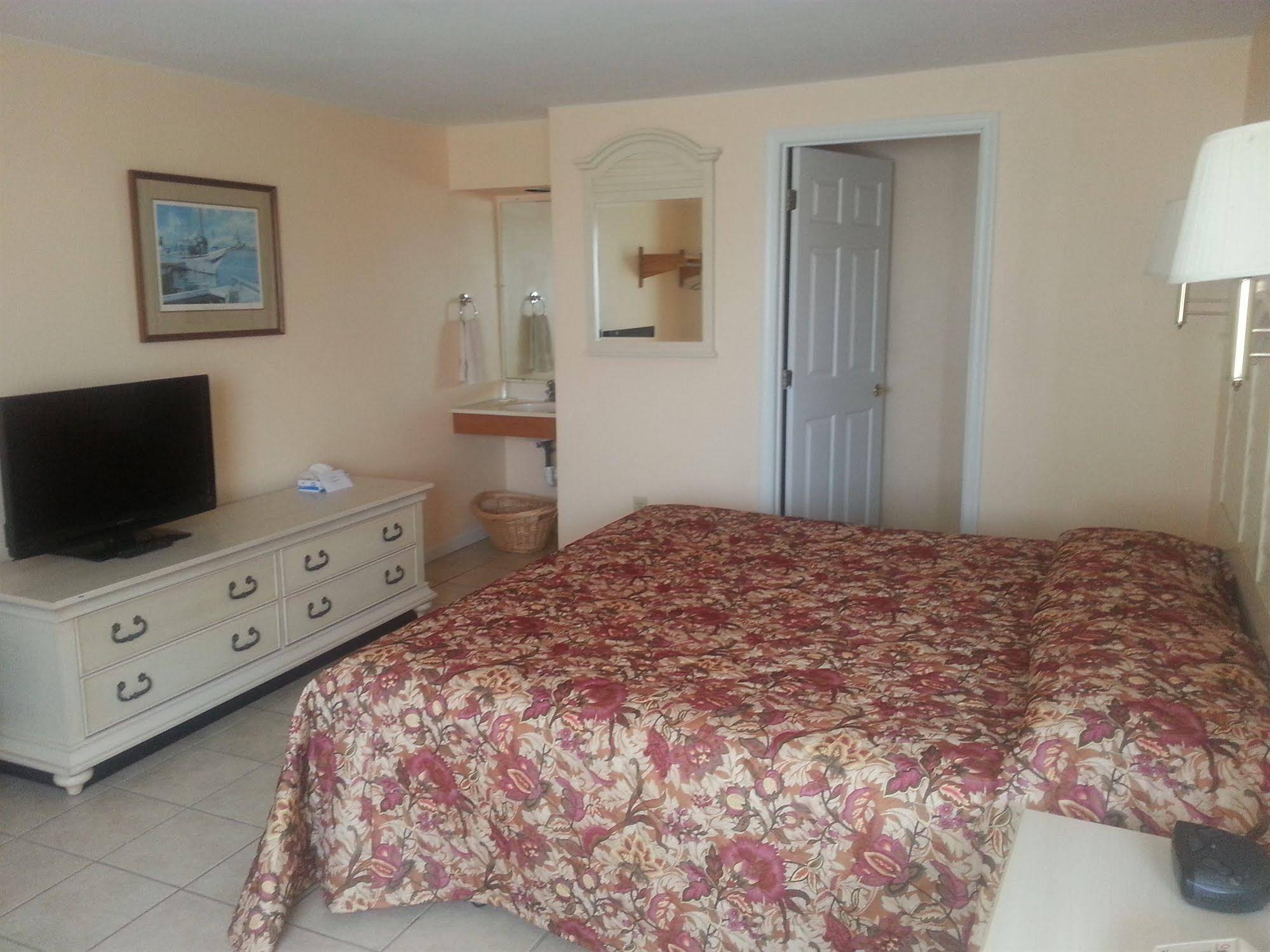 Lowes Wharf Marina Inn