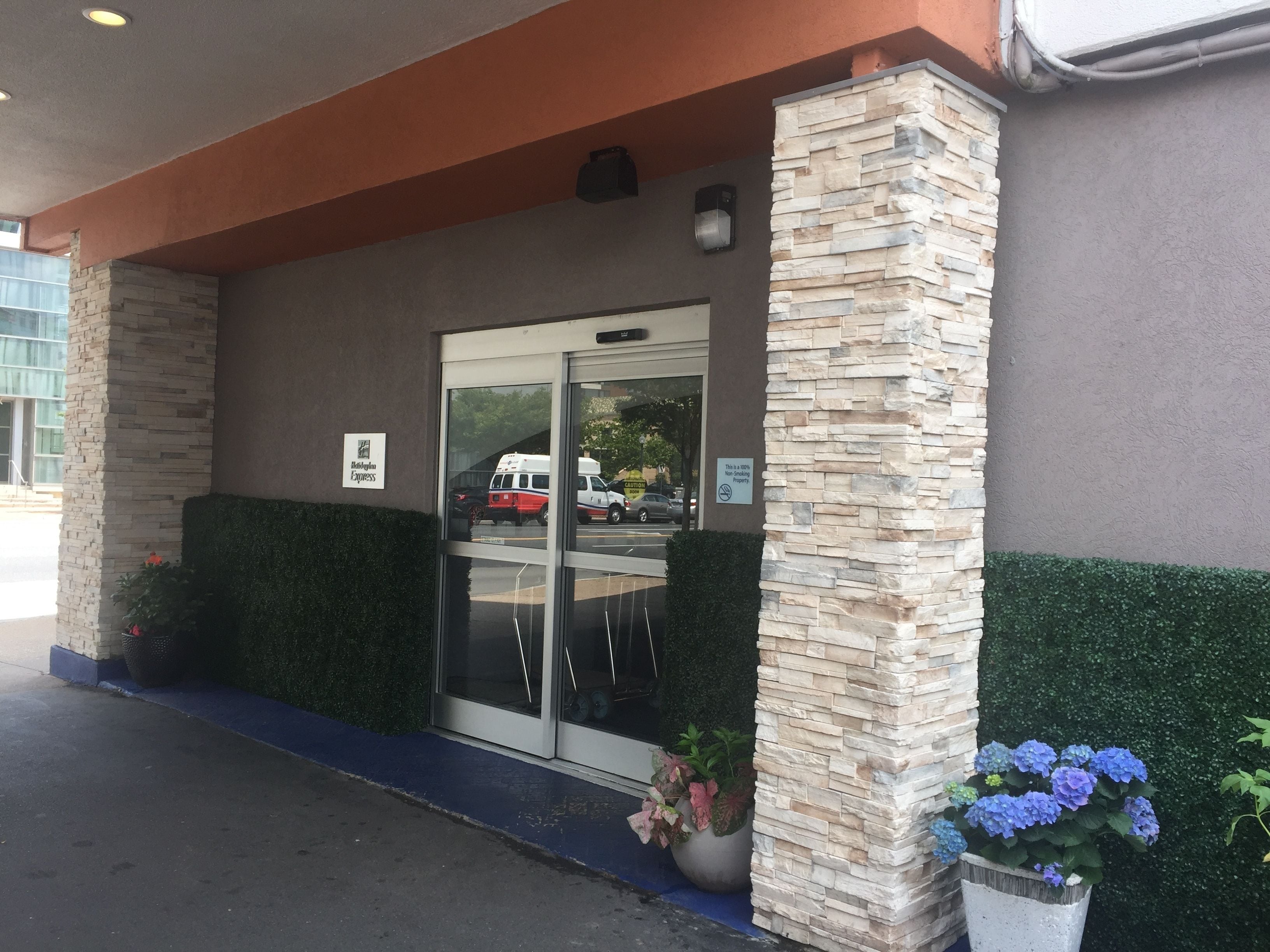 Holiday Inn Express Washington DC N-Silver Spring