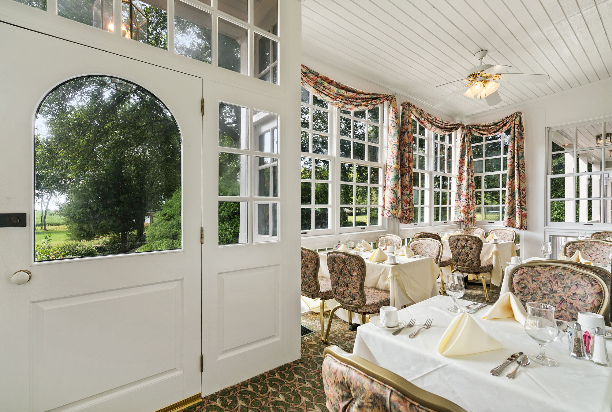 Historic Kent Manor Inn