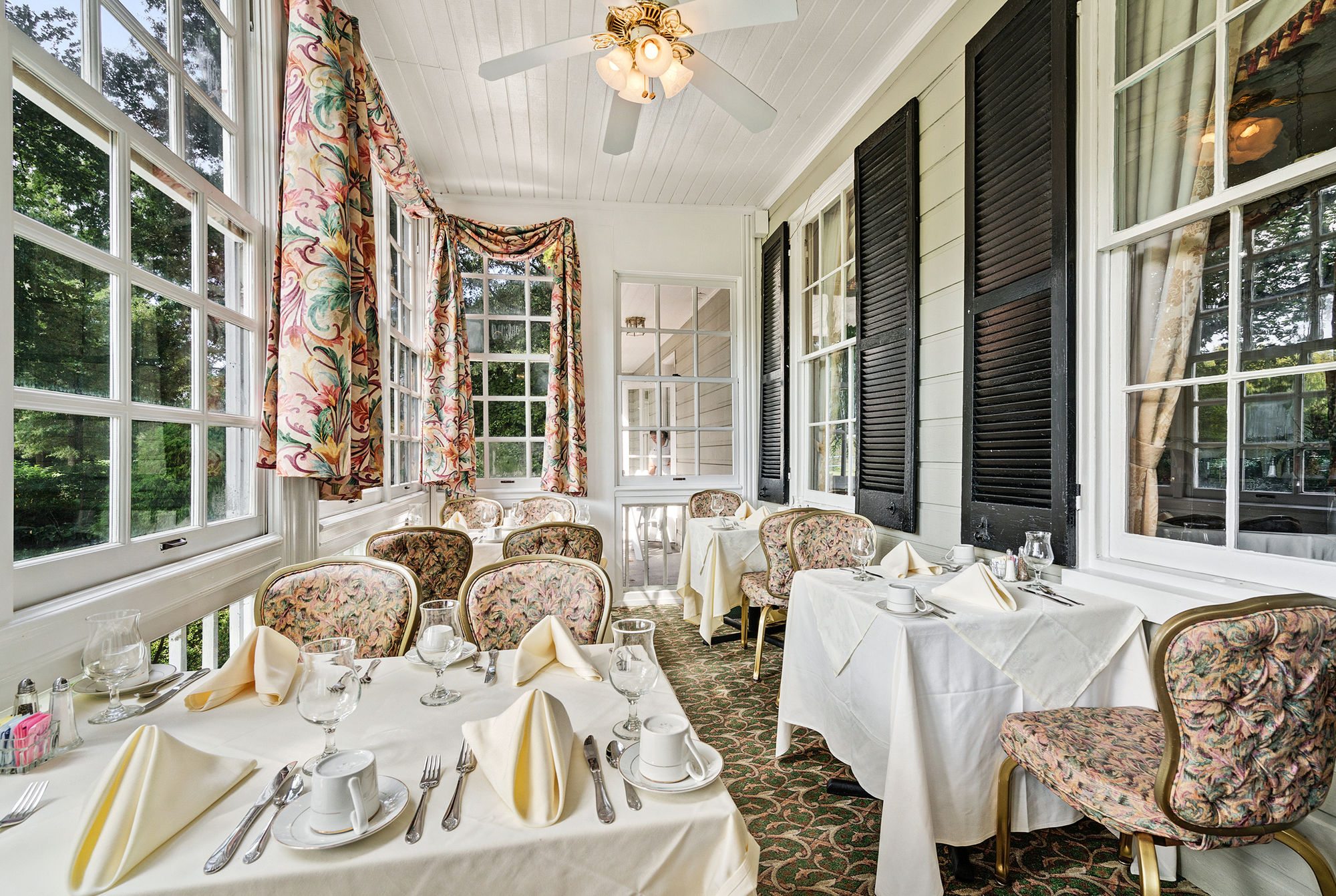 Historic Kent Manor Inn