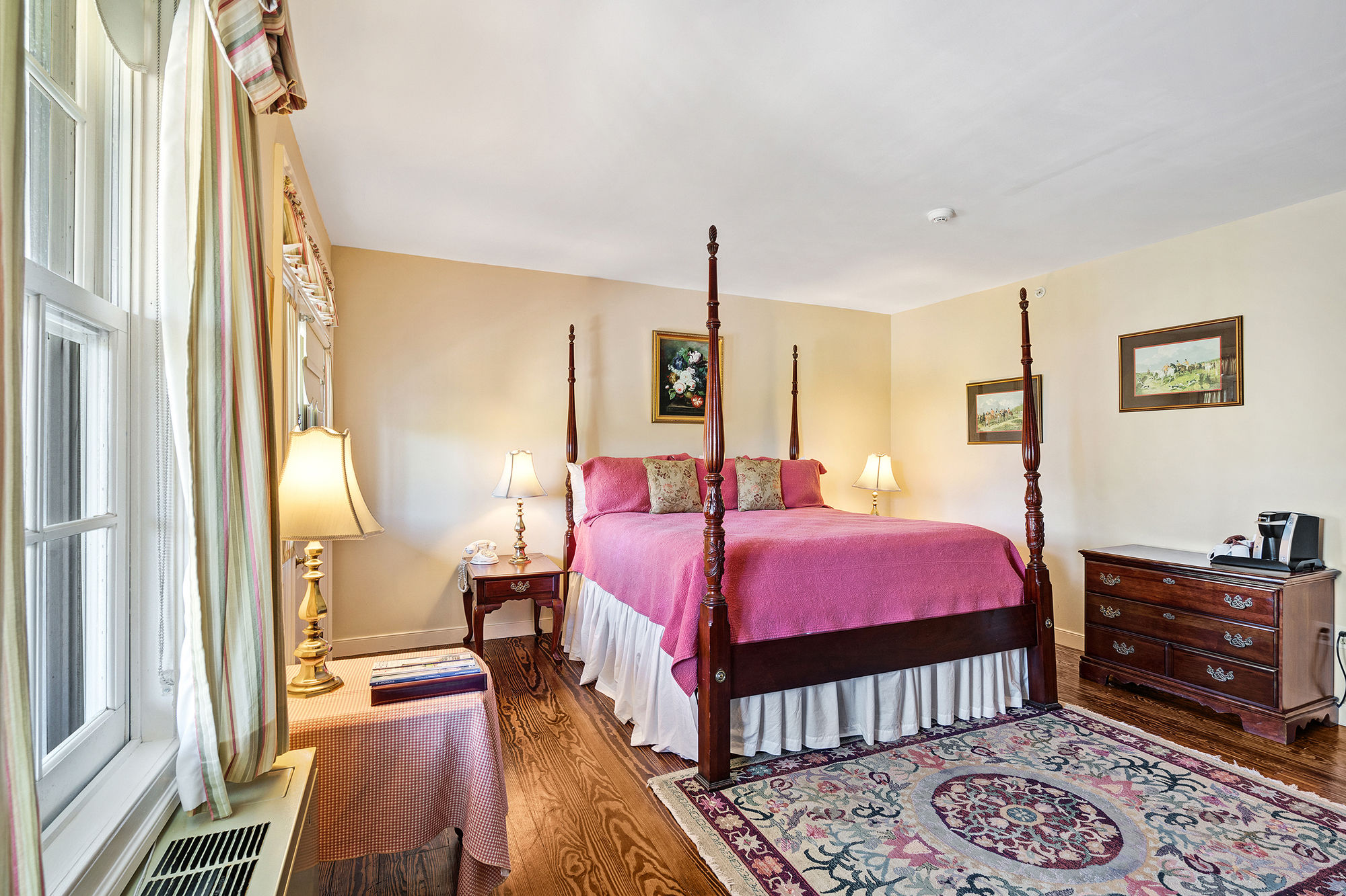 Historic Kent Manor Inn