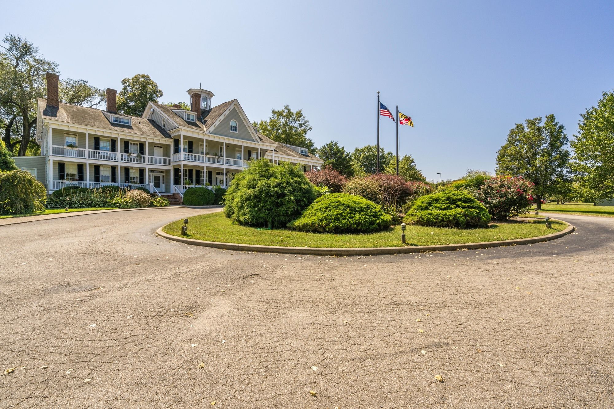 Historic Kent Manor Inn