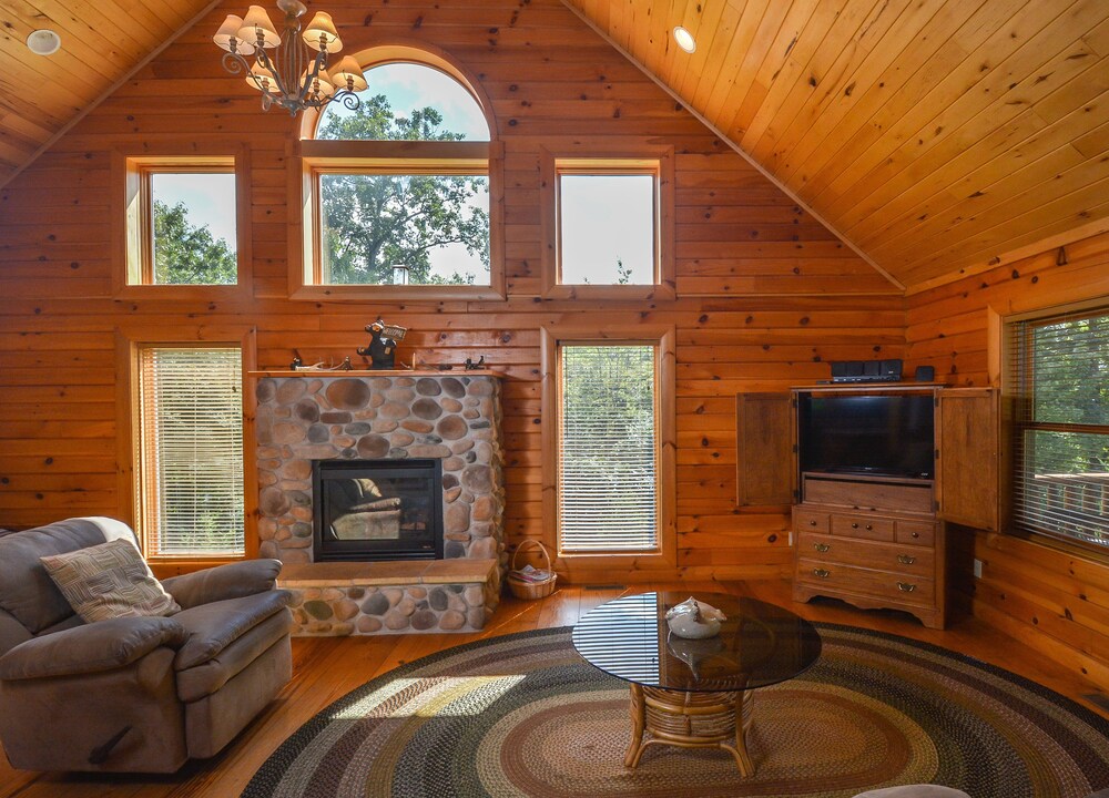 Lucky Bear Lodge House