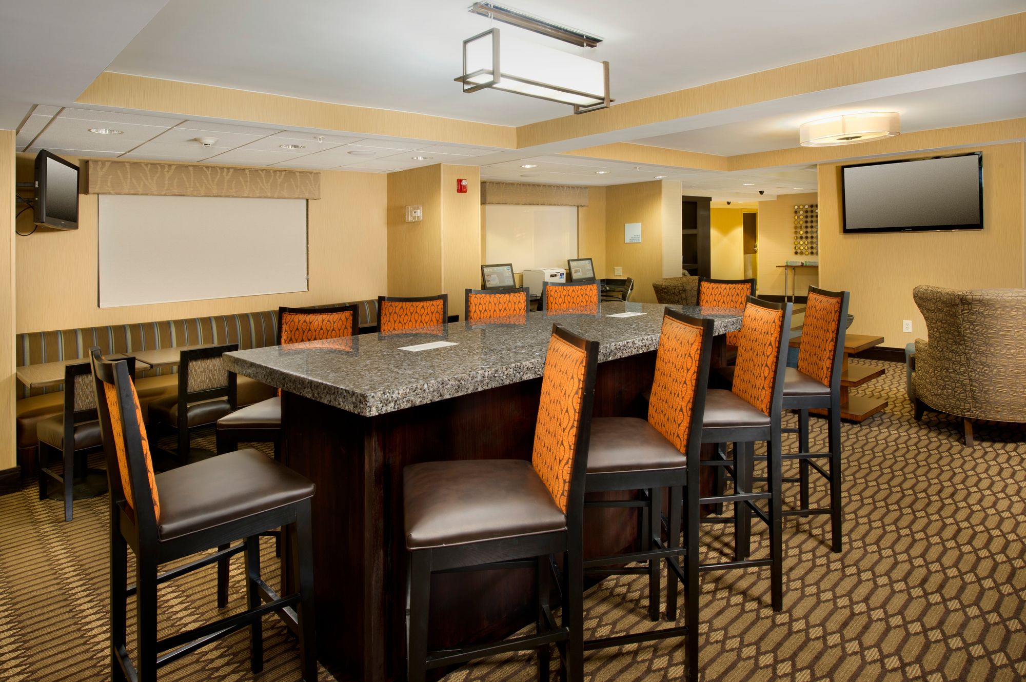 Holiday Inn Express - Waldorf