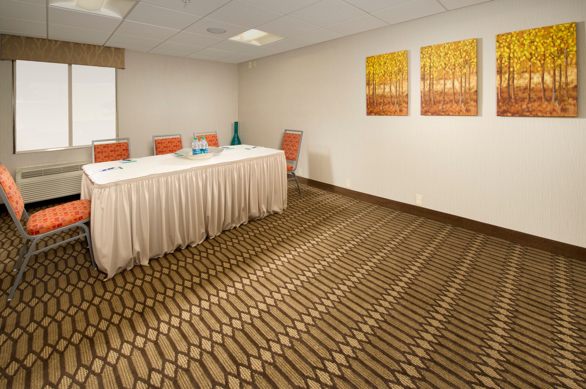 Holiday Inn Express - Waldorf