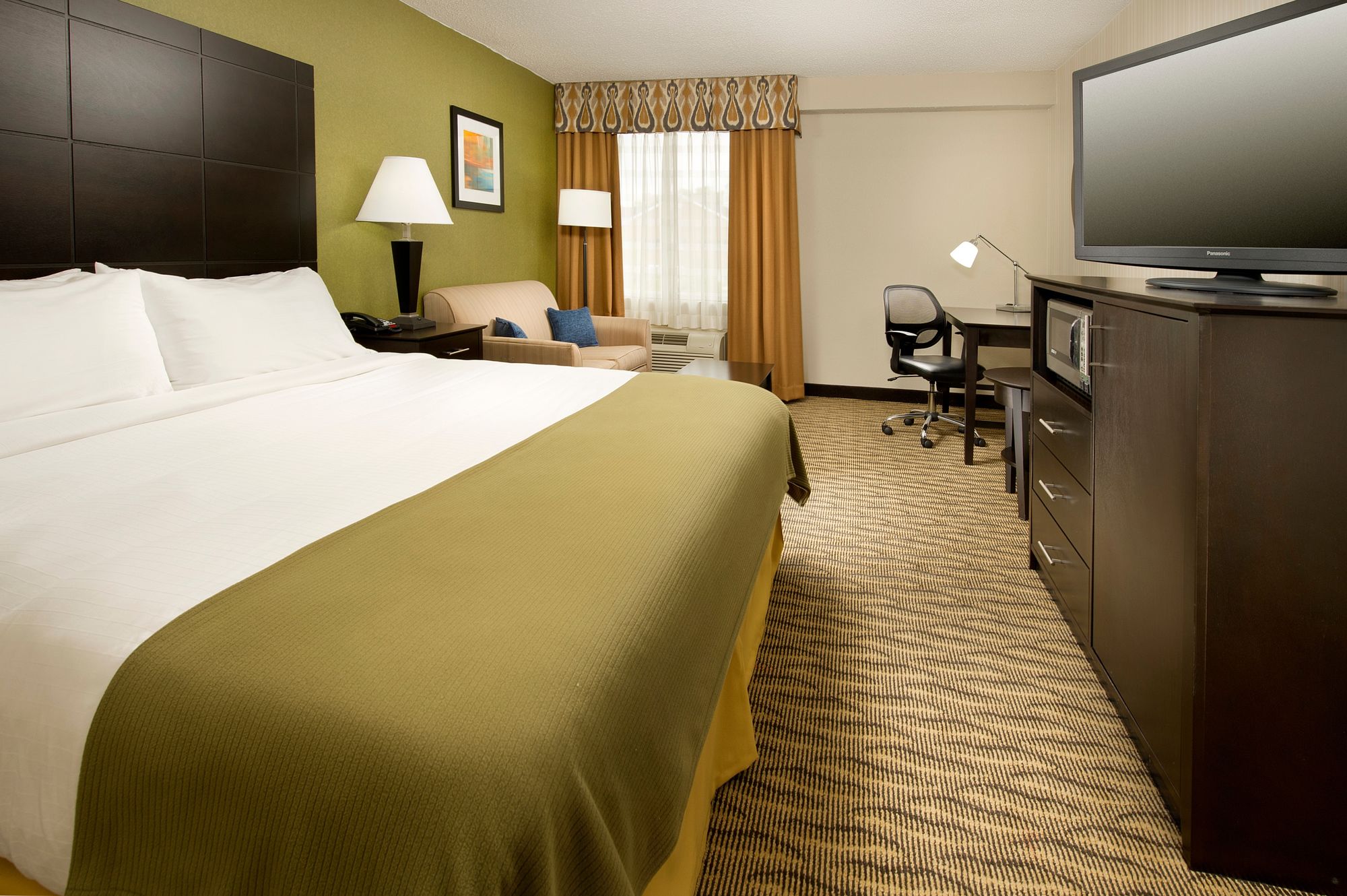 Holiday Inn Express - Waldorf